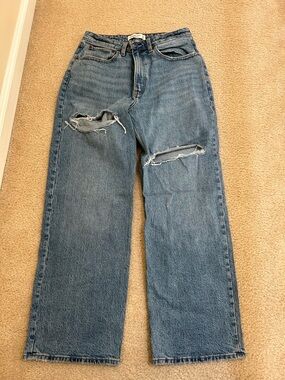 Abercrombie & Fitch 90s Relaxed High-Rise Light Wash Curve Love